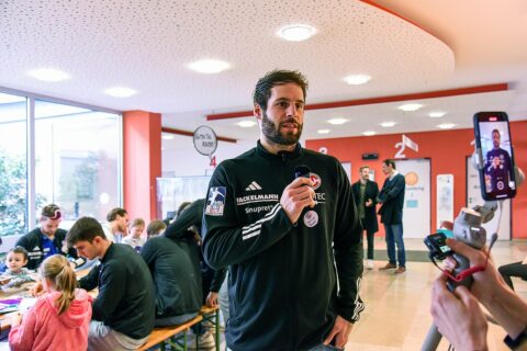 Zum Artikel "Bastelschere statt Ball"